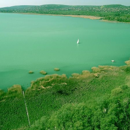 BalatonfůzfőFuzliget Surf Garden公寓 外观 照片